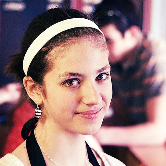 a teen girl looks doubtfully at a person who suggests making oral hygiene fun for teens