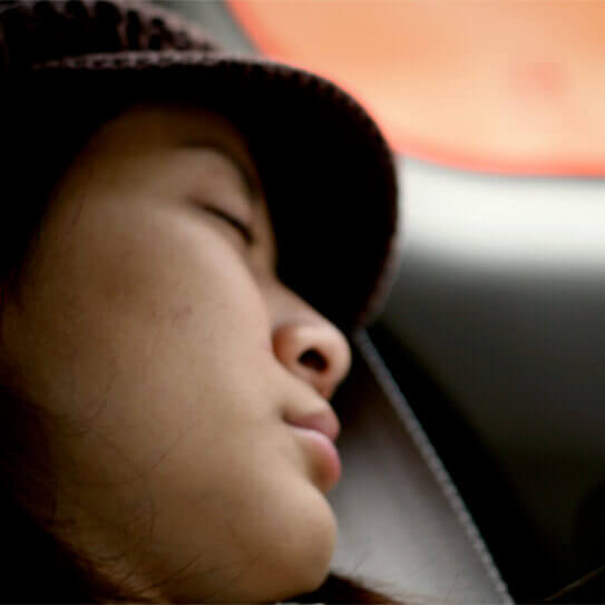 a man sleeps as he dreams about sleep apnea and dental health